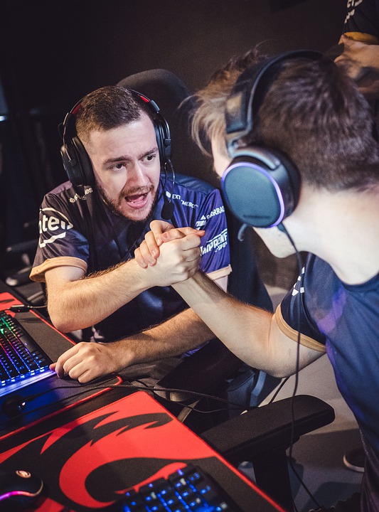 LAN vs Online – Wpływ na zakłady gier e-sportowych?