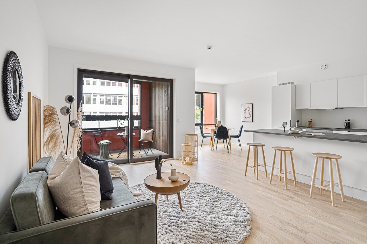 Praktyczne aspekty wyboru drzwi przesuwnych z podwójnymi skrzydłami