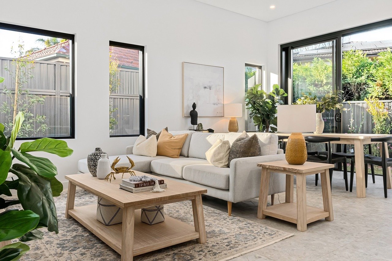 Przestronność i elegancja w nowoczesnym wnętrzu